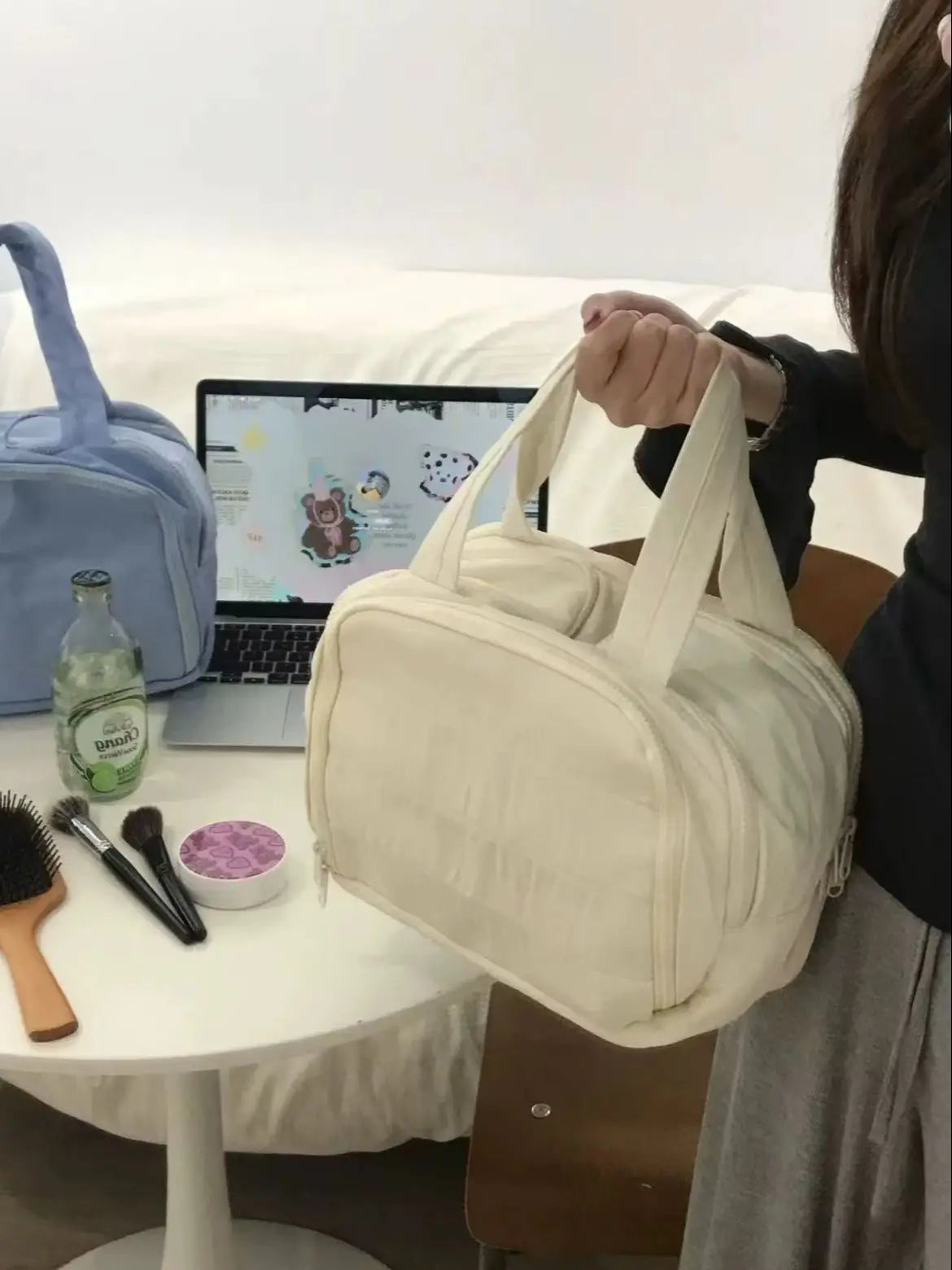 Multi-Opening Quilted Simple and Stylish Solid Color Portable Travel Toiletry and Makeup Bag, Multifunctional Large Capacity Lightweight Soft Stain-Resistant Large Opening Unisex Toiletry Bag, with Dry and Wet Separation Func