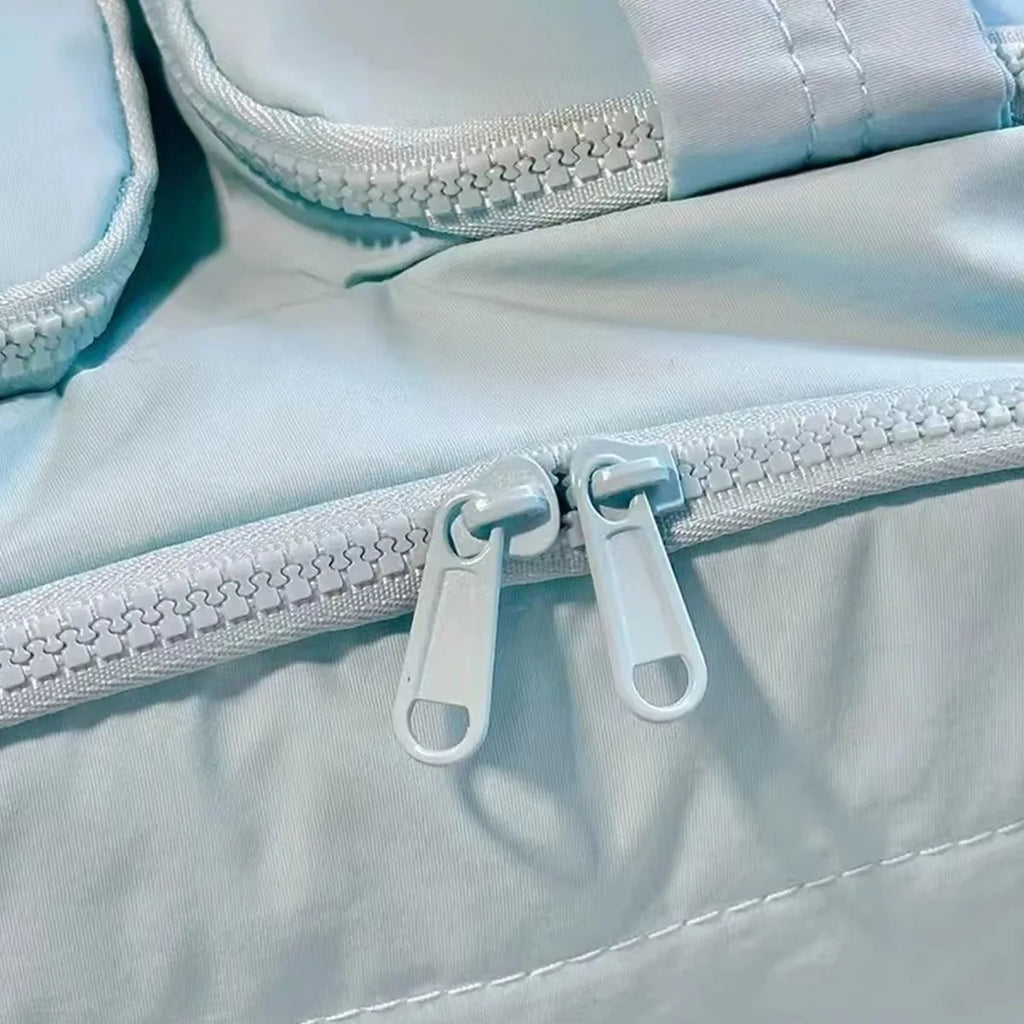 Multi-Opening Quilted Simple and Stylish Solid Color Portable Travel Toiletry and Makeup Bag, Multifunctional Large Capacity Lightweight Soft Stain-Resistant Large Opening Unisex Toiletry Bag, with Dry and Wet Separation Func